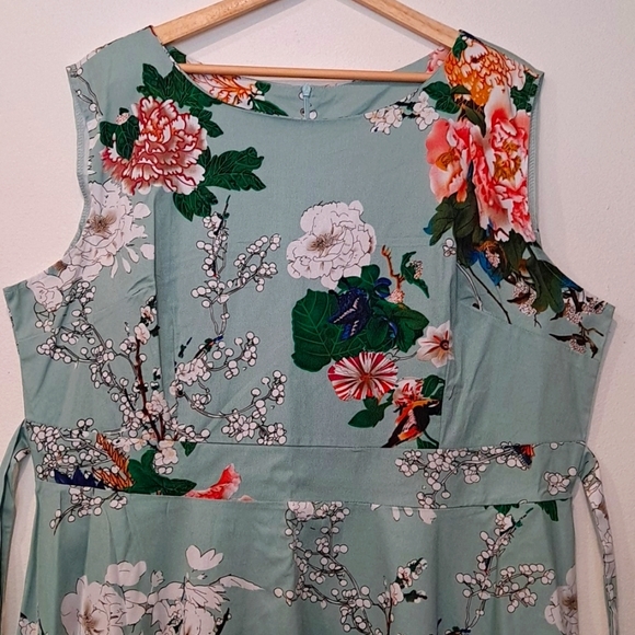 Lovely floral dress - Picture 3 of 14